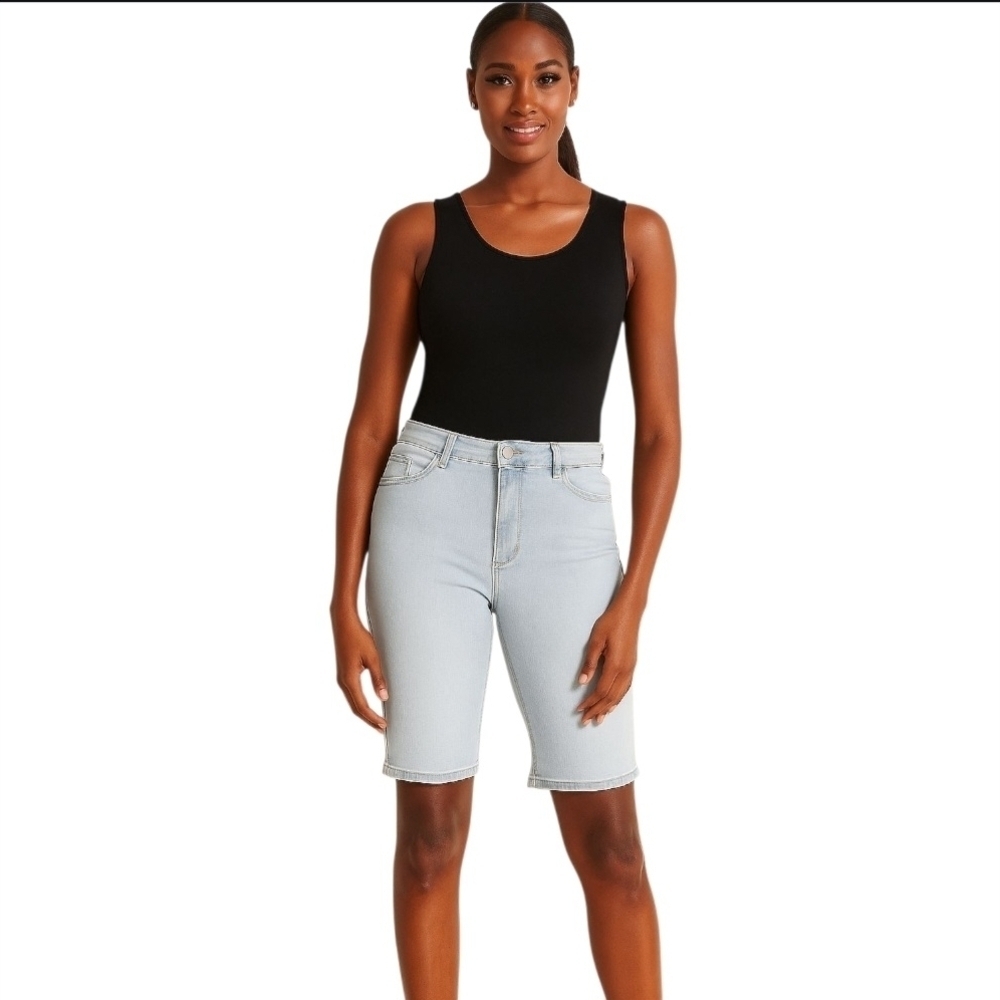 Bandolino Light Blue Women's Bermudas. Size 14.